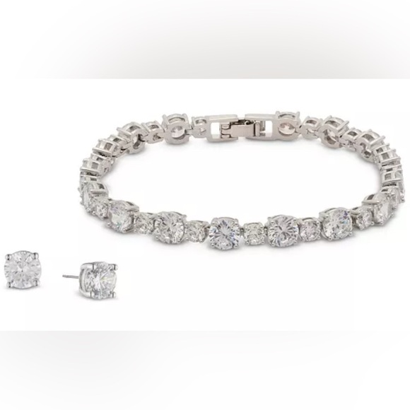Givenchy
Cubic Zirconia Tennis Bracelet & Stud Earrings Color:Silver/Crystal - Picture 1 of 8